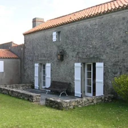 Maison Renovee Avec Jardin, Pres De La - 5 Pers, Parking - Fr-1-823-48 Holiday home *